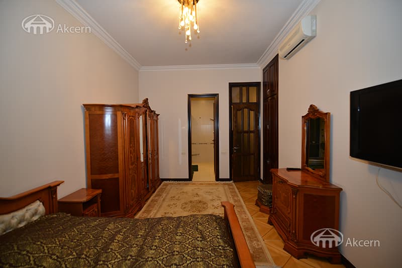 Дом · 7 комн. · 400 м² · Арабкир