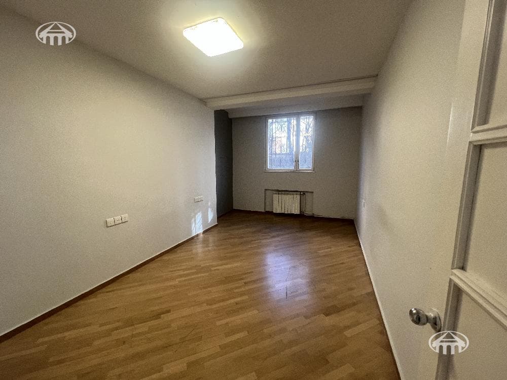 Salon · 4 rooms · 180 m² · Kentron