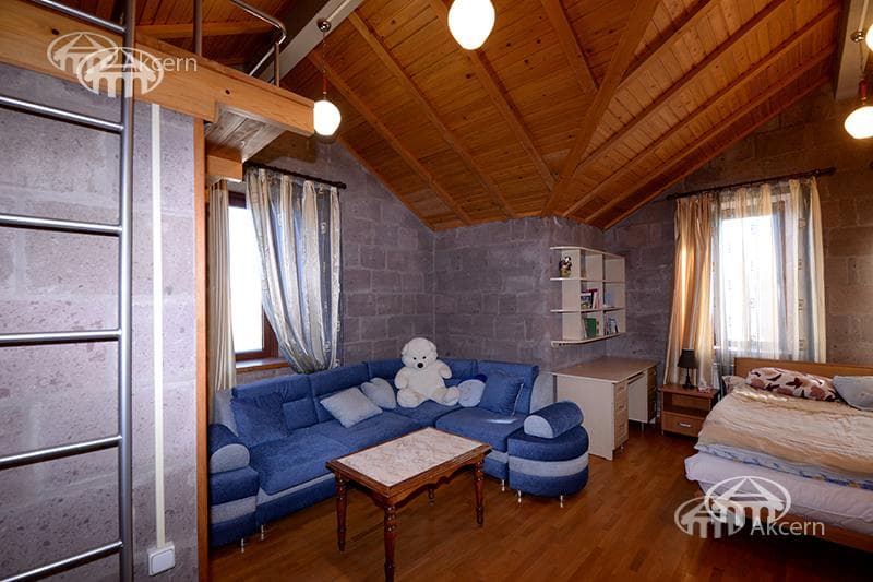 Особняк · 9 комн. · 521 м² · Прошян