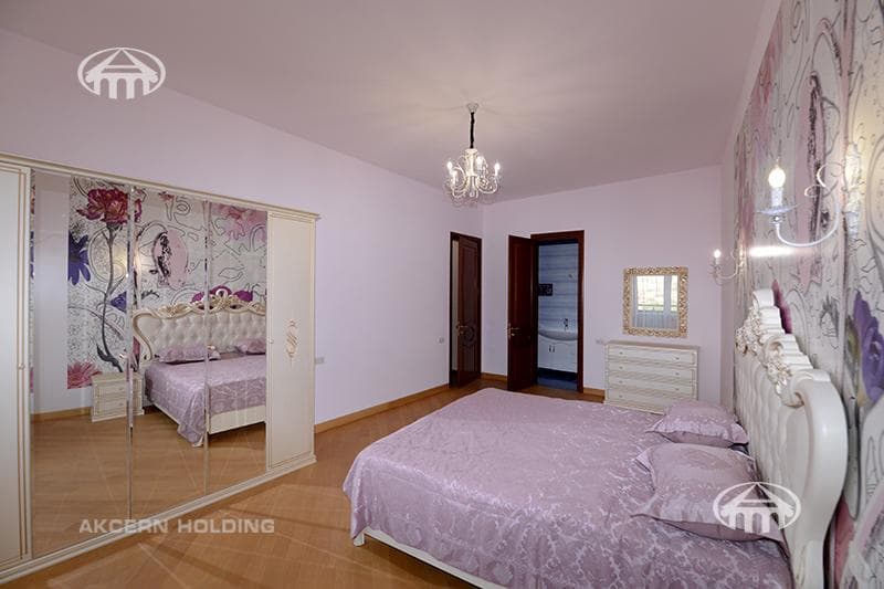 Квартира · 4 комн. · 177 м² · Кентрон