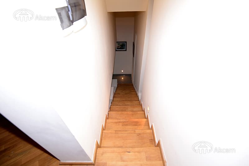 Hotel · 230 m² · Kentron