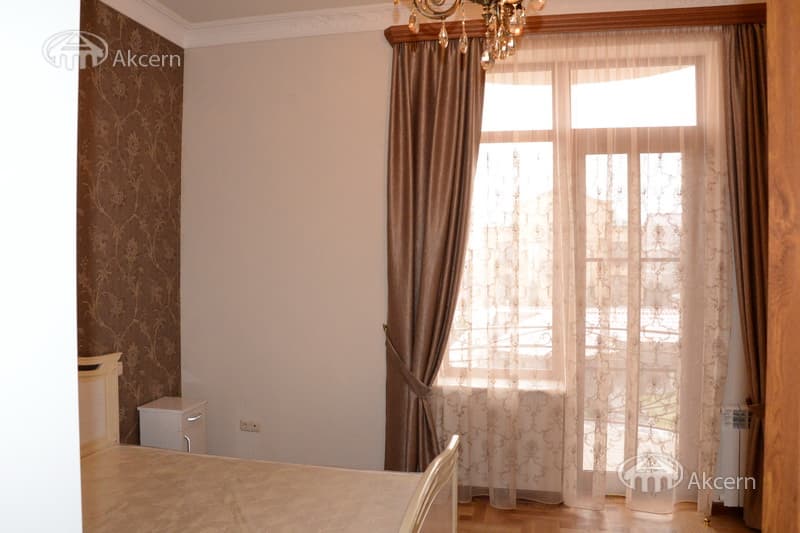 Առանձնատուն · 9 սեն. · 400 մ² · Քանաքեռ-Զեյթուն
