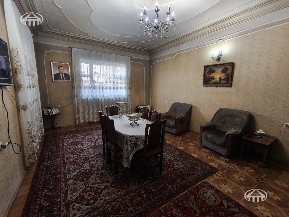 Mansion · 5 rooms · 493 m² · Erebuni