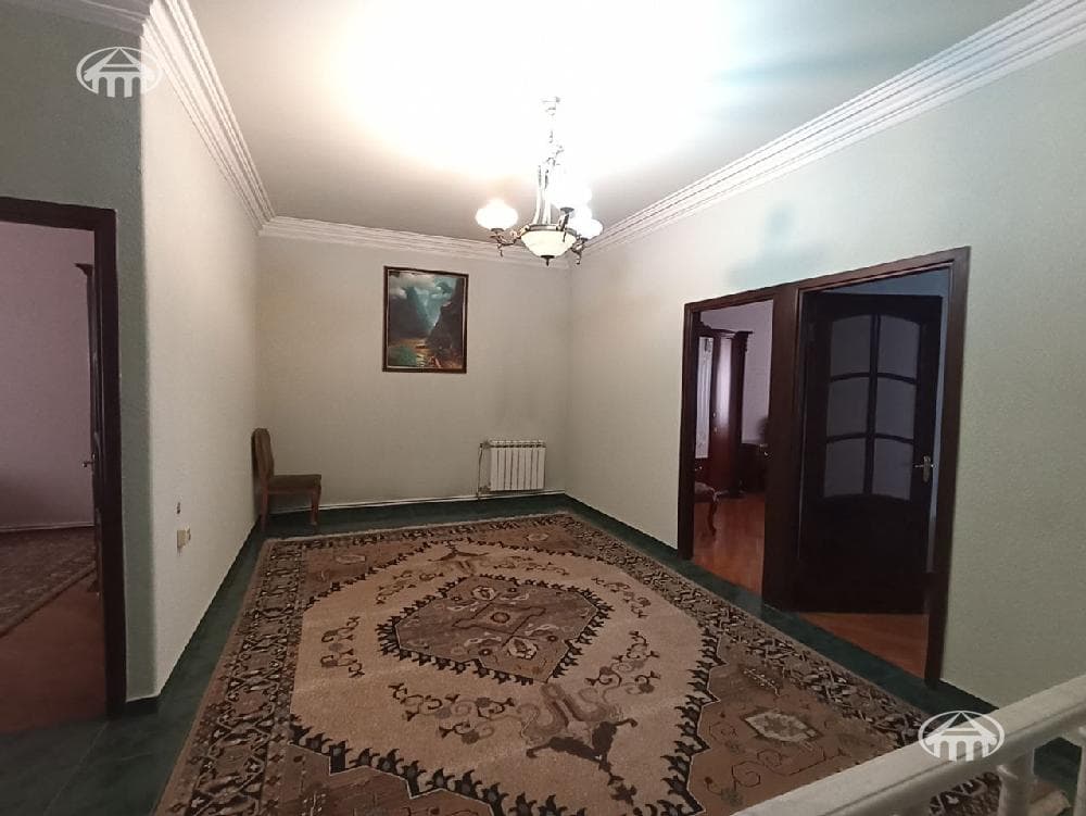 Дом · 6 комн. · 327 м² · Эребуни