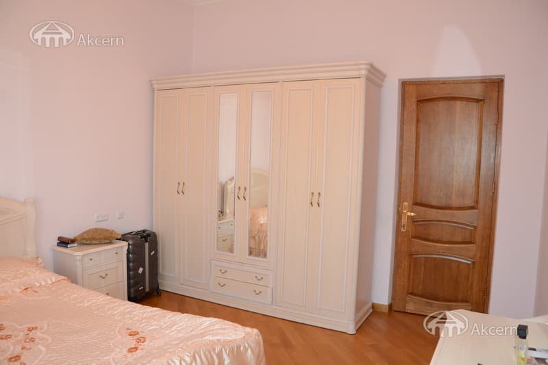Особняк · 5 комн. · 300 м² · Арабкир