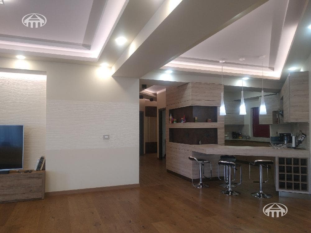 Квартира · 3 комн. · 140 м² · Кентрон