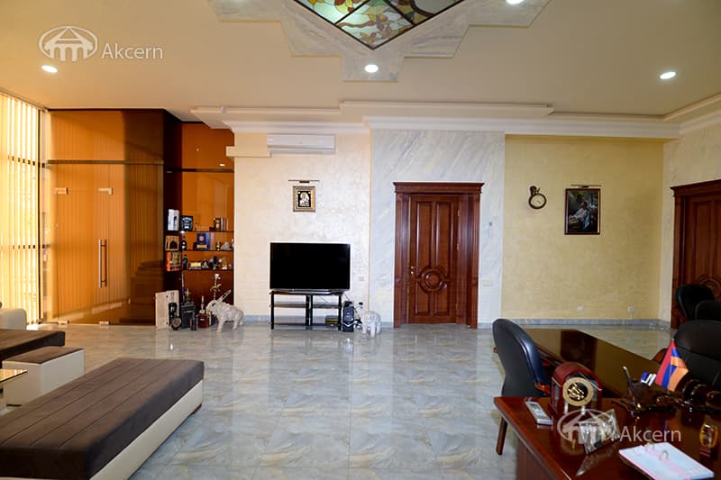 Office · 612 m² · Kentron