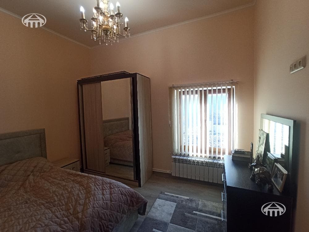 Дом · 8 комн. · 256 м² · Арабкир