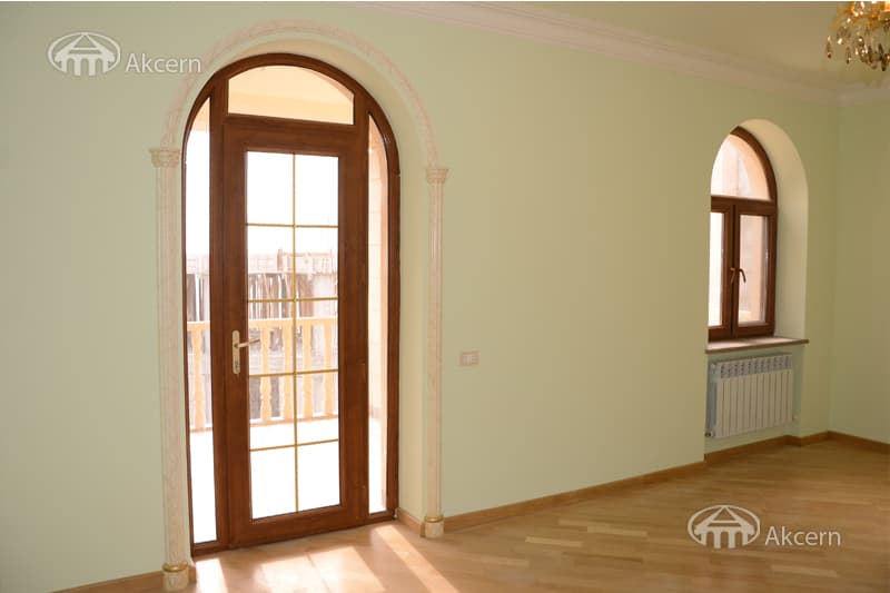 Дом · 5 комн. · 467 м² · Кентрон