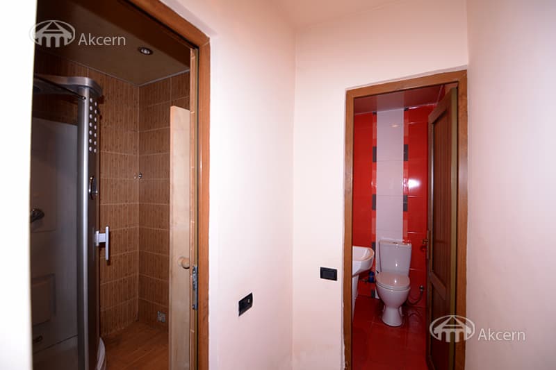 Hotel · 230 m² · Kentron