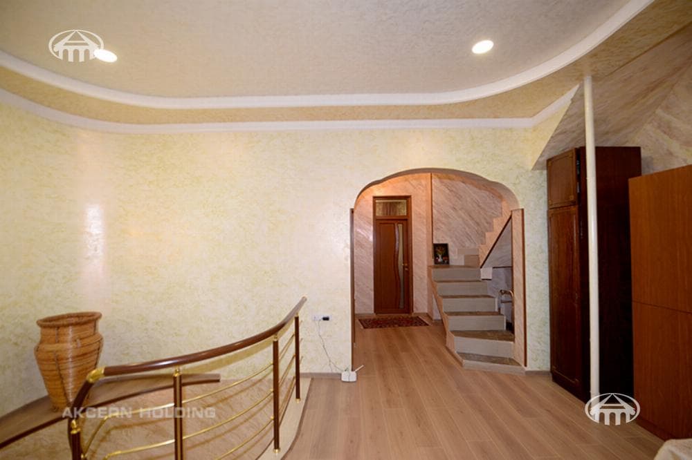 Дом · 6 комн. · 272 м² · Арабкир