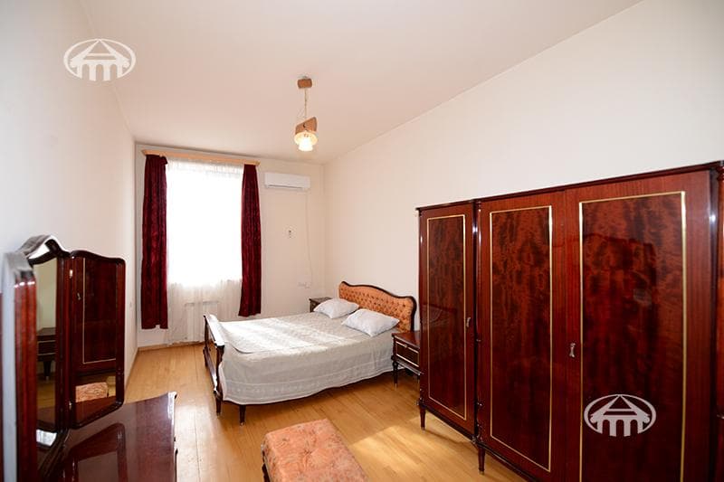 House · 6 rooms · 273 m² · Arabkir