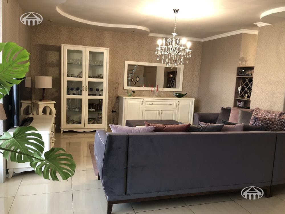 Բնակարան · 4 սեն. · 132 մ² · Կենտրոն