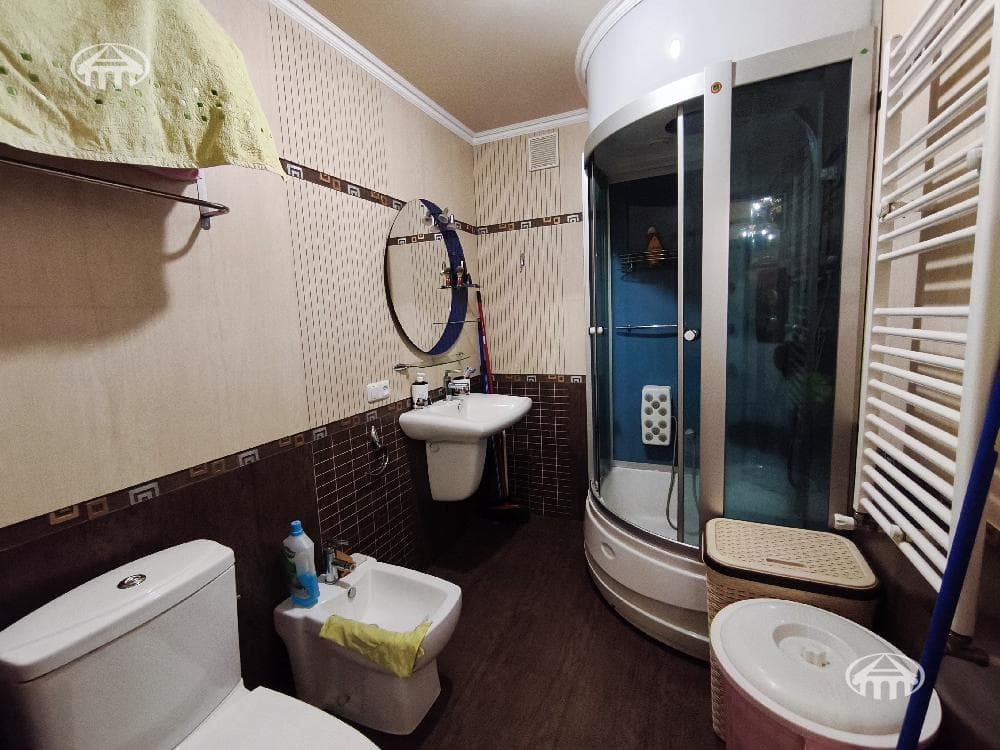 House · 6 rooms · 413 m² · Shengavit