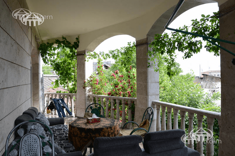 Mansion · 7 rooms · 560 m² · Kentron