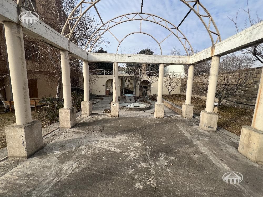 Առանձնատուն · 6 սեն. · 382 մ² · Աջափնյակ