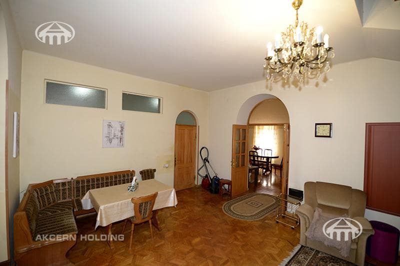 House · 5 rooms · 220 m² · Arabkir