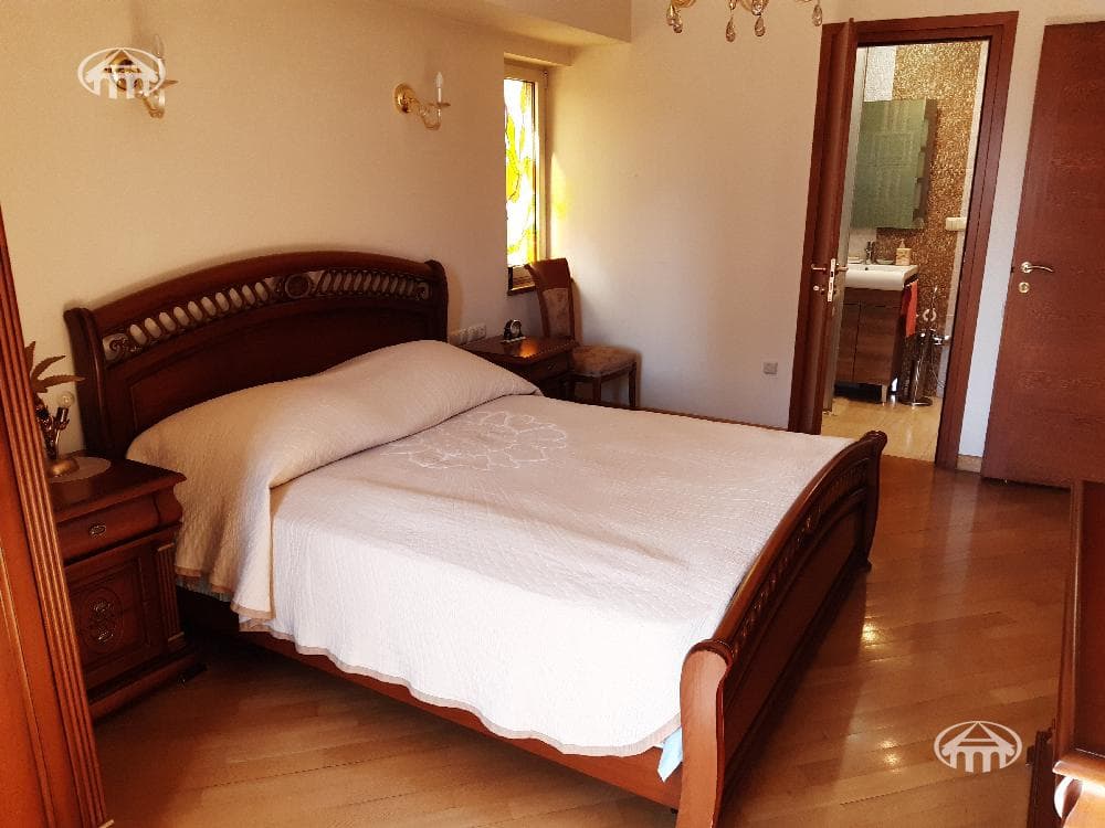 Квартира · 4 комн. · 135 м² · Кентрон
