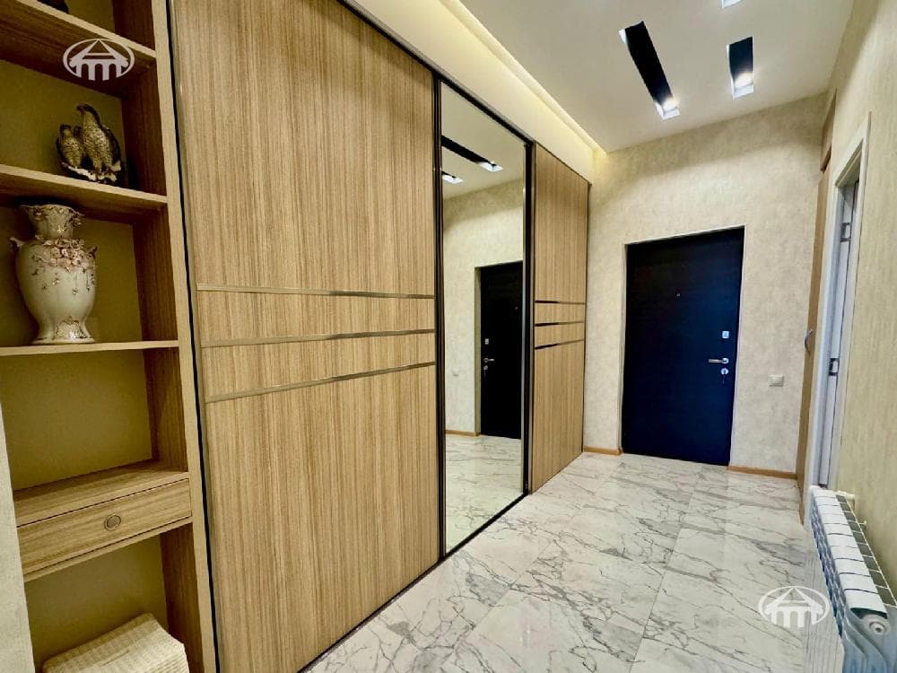 Квартира · 3 комн. · 98 м² · Кентрон