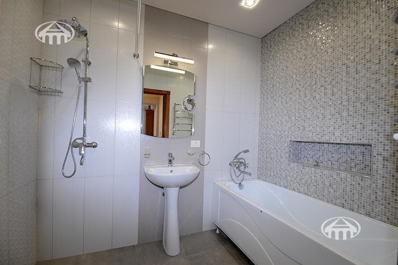 Квартира · 3 комн. · 100 м² · Кентрон