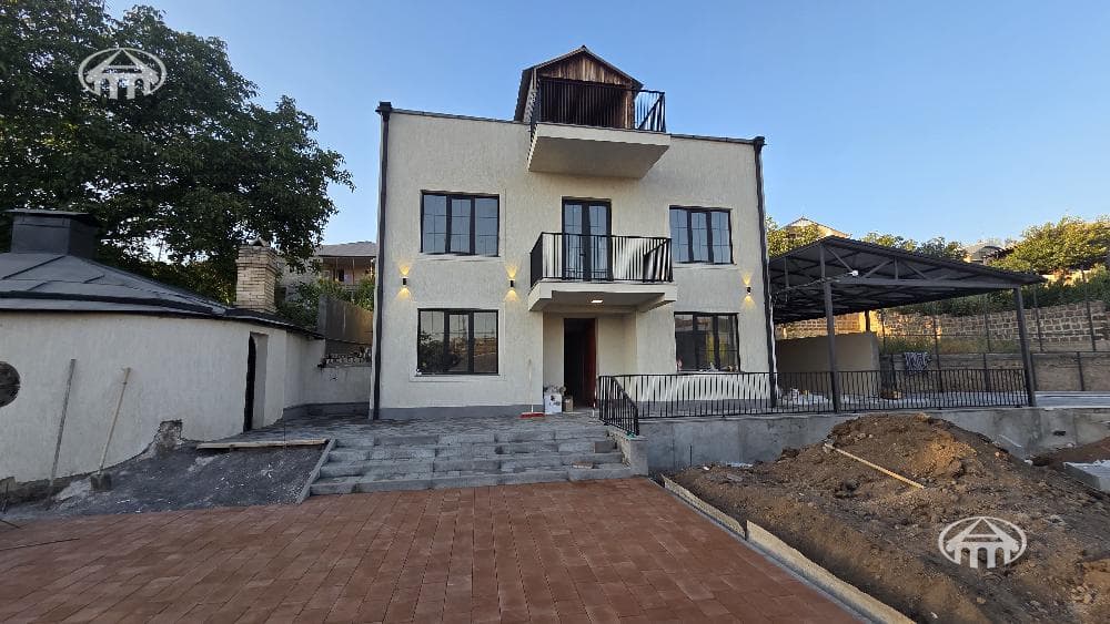 Առանձնատուն · 4 սեն. · 301 մ² · Պտղնի — Լուսանկար 3 / 8