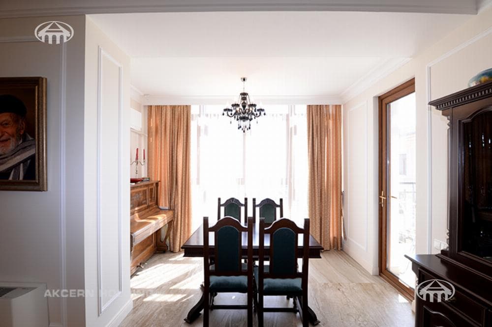 Apartment · 4 rooms · 176 m² · Kentron