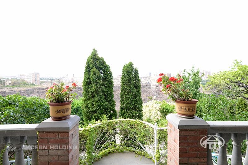 Mansion · 8 rooms · 390 m² · Arabkir