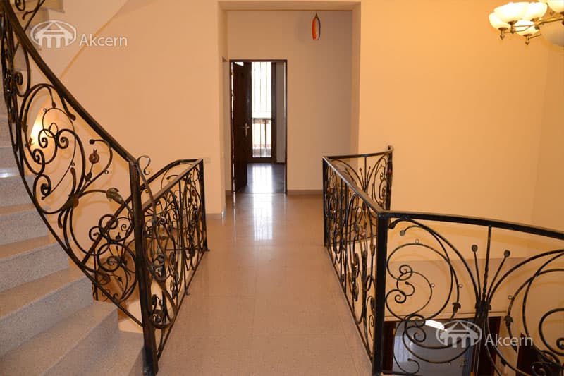 Mansion · 7 rooms · 615 m² · Kentron