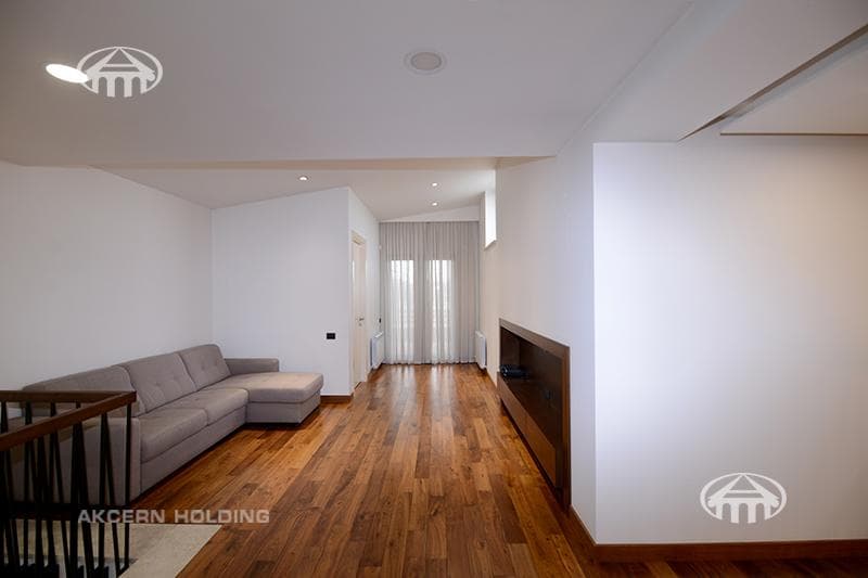 Mansion · 5 rooms · 777 m² · Avan