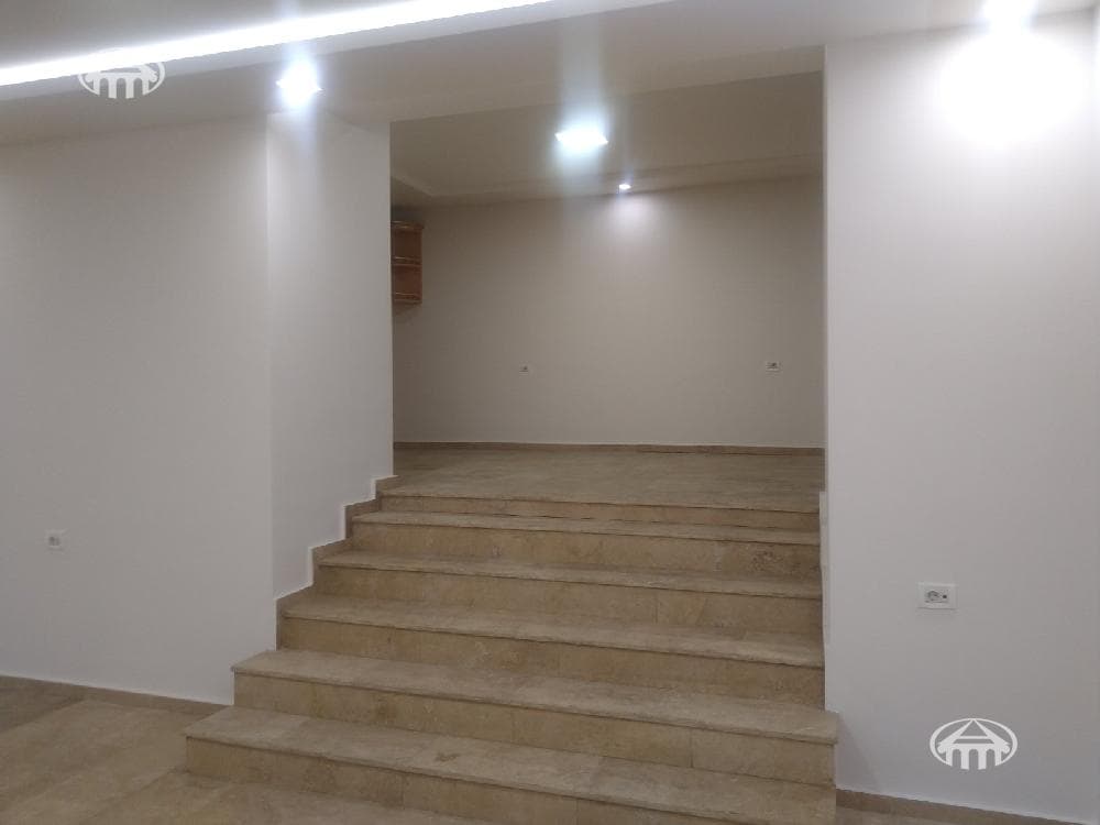 Office · 183 m² · Kentron