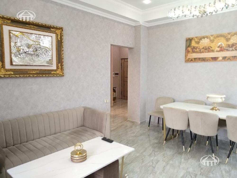 Apartment · 3 rooms · 82 m² · v. Arinj