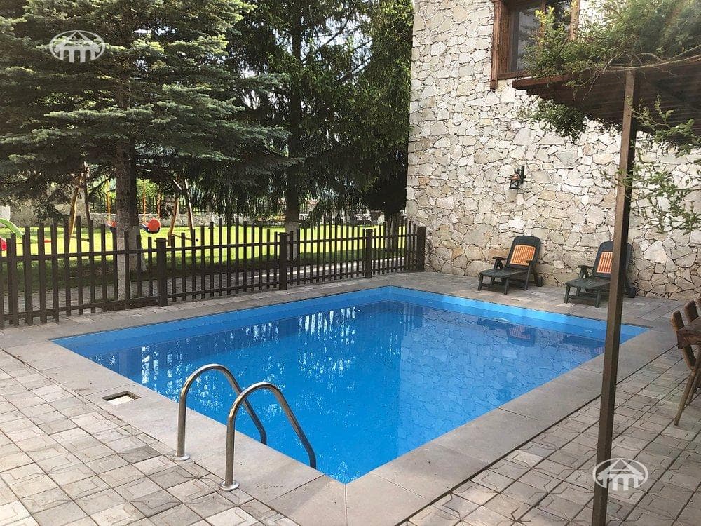 Hotel · 9 rooms · 889 m² · Dilijan