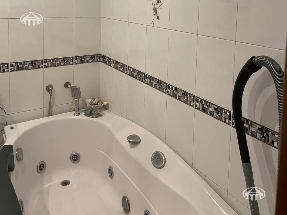 Apartment · 6 rooms · 213 m² · Kentron