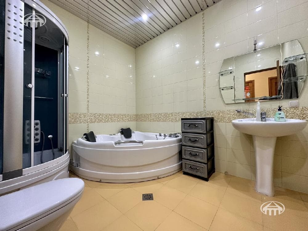 Mansion · 4 rooms · 220 m² · Arabkir