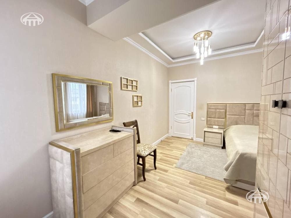 Квартира · 4 комн. · 128 м² · Кентрон