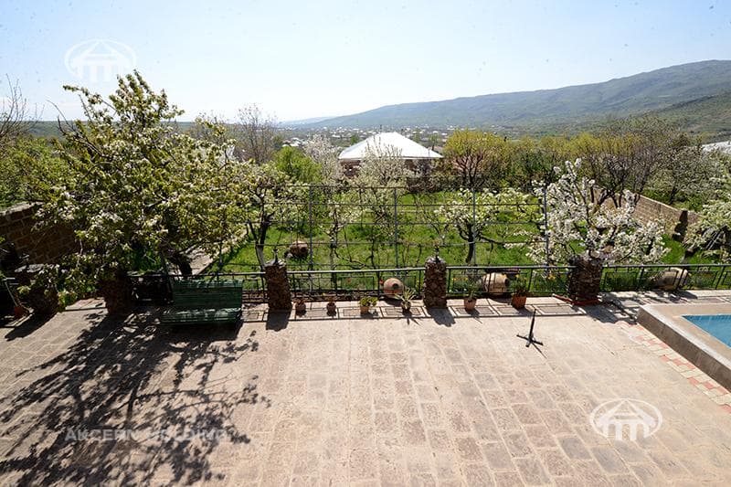 Mansion · 5 rooms · 368 m² · Ghazaravan