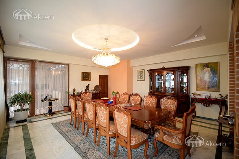 Mansion · 7 rooms · 650 m² · Kentron