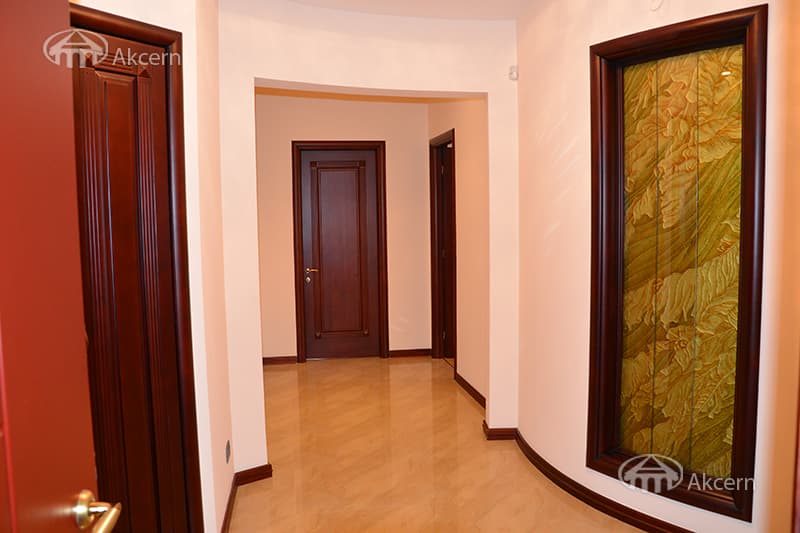 Apartment · 3 rooms · 140 m² · Kentron