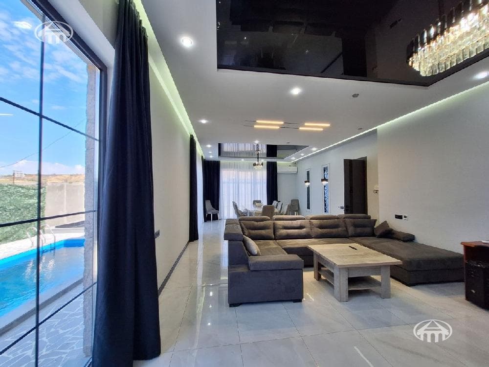 Mansion · 6 rooms · 246 m² · Zovuni