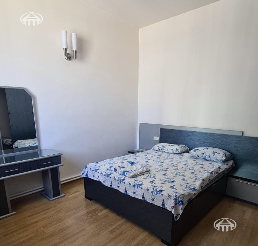 Apartment · 5 rooms · 181 m² · Kentron