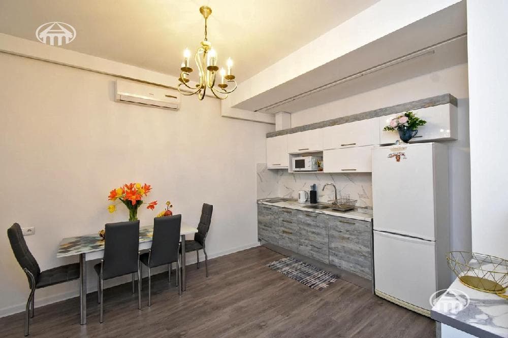 Apartment · 2 rooms · 60 m² · Kentron
