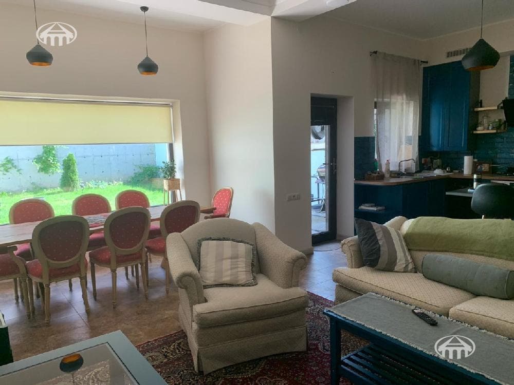 Таунхаус · 4 комн. · 180 м² · Аван