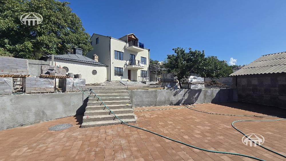 Առանձնատուն · 301 մ² · Պտղնի