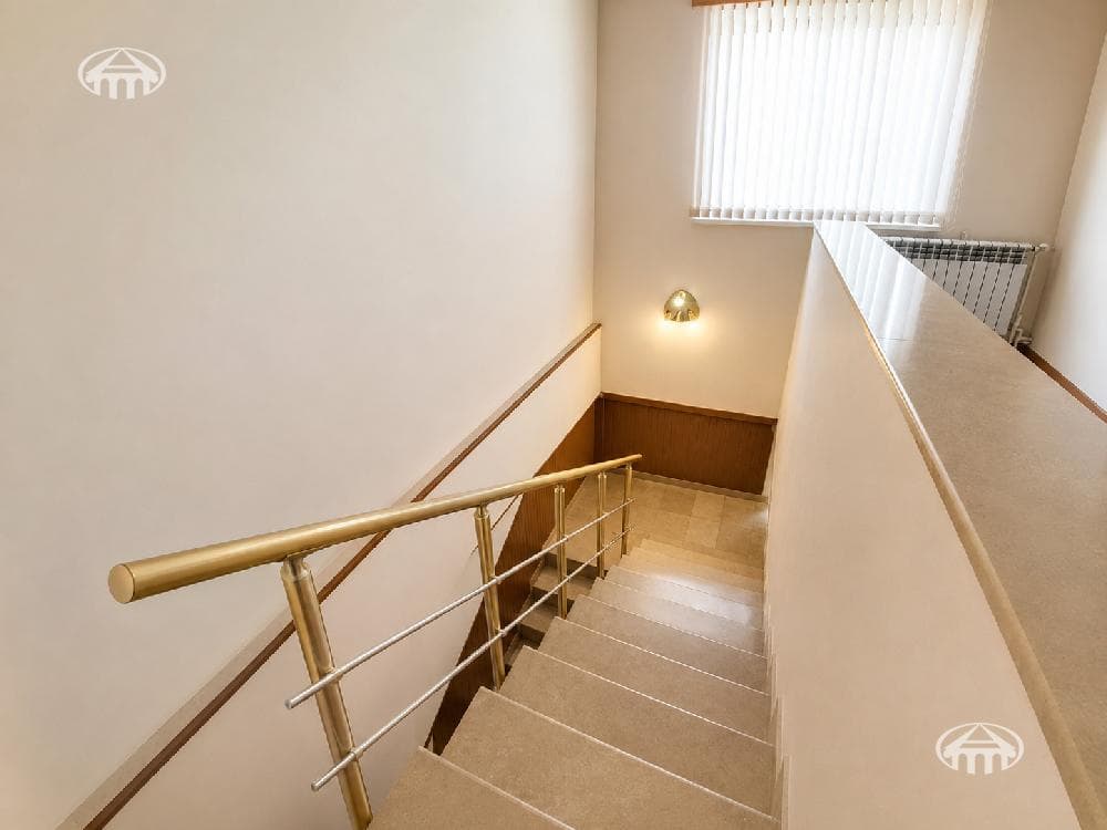 Квартира · 5 комн. · 181 м² · Кентрон