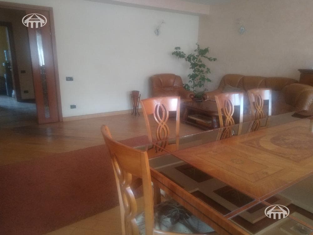 Առանձնատուն · 5 սեն. · 401 մ² · Էրեբունի