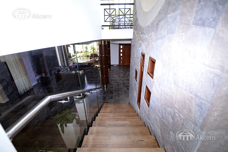 Mansion · 5 rooms · 1,014 m² · Vahagni