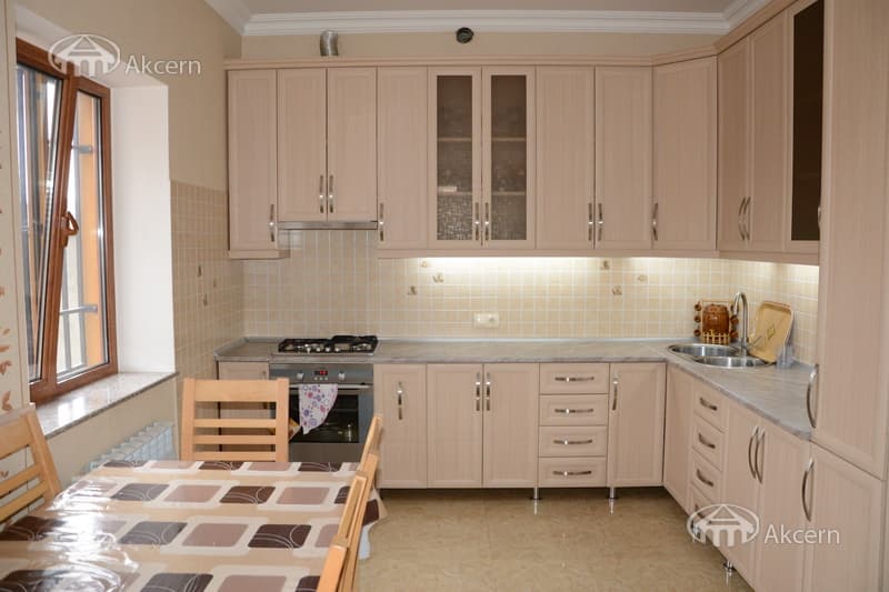 Особняк · 6 комн. · 285 м² · с. Ариндж