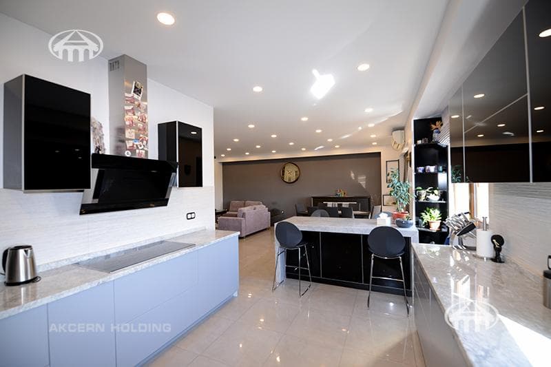 Квартира · 4 комн. · 122 м² · Арабкир
