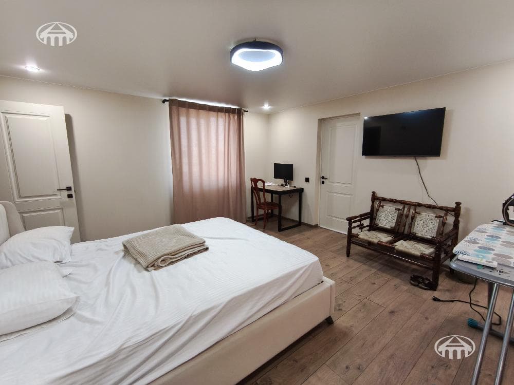 House · 6 rooms · 413 m² · Shengavit