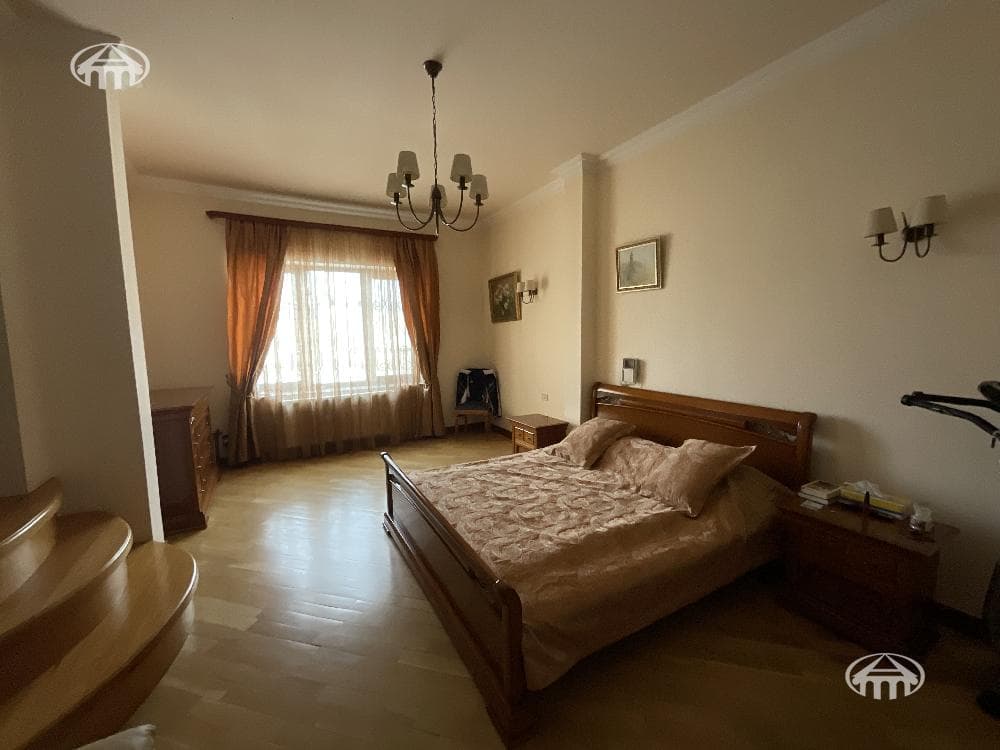 Квартира · 4 комн. · 161 м² · Кентрон